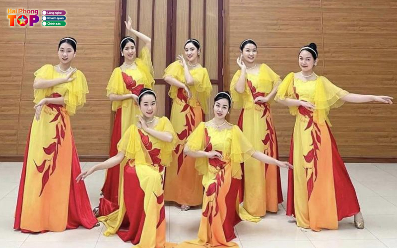 Trang-phuc-bieu-dien-le-pham-haiphongtoplist