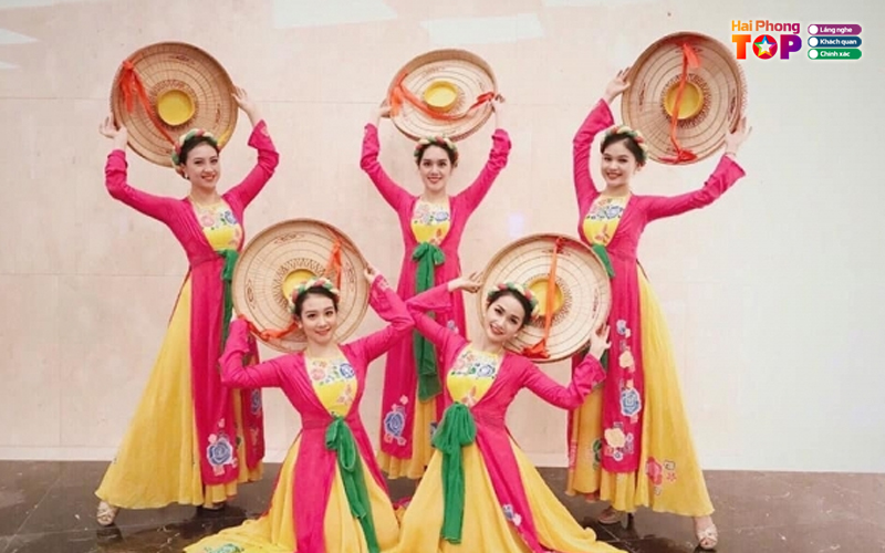Trang-phuc-bieu-dien-ngoi-sao-haiphongtoplist