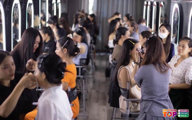 Dan-ly-makeup-academy-haiphongtoplist