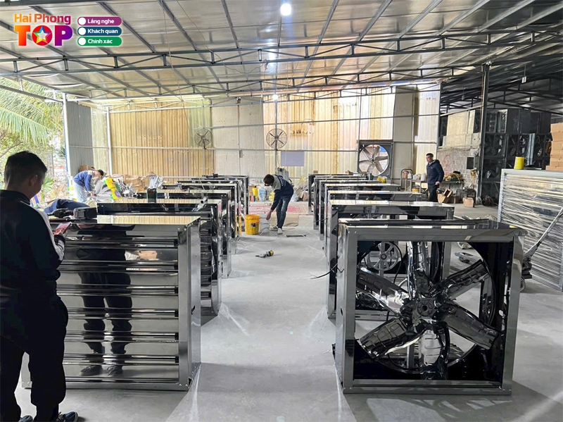 Quat-phu-dat-vuong-va-dong-quat-thong-gio-vuong-cho-he-thong-hut-khi-thai-2