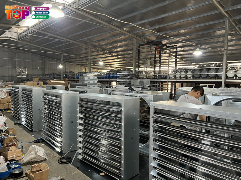 Quat-phu-dat-vuong-va-dong-quat-thong-gio-vuong-cho-he-thong-hut-khi-thai-3